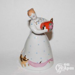 Скульптура "Девушка с чайником"